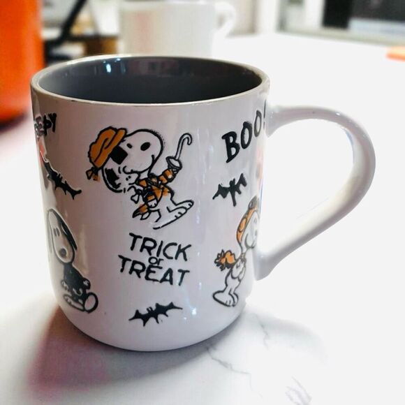 Peanuts Snoopy Halloween Costumes 16oz Mug White - Picture 1 of 5